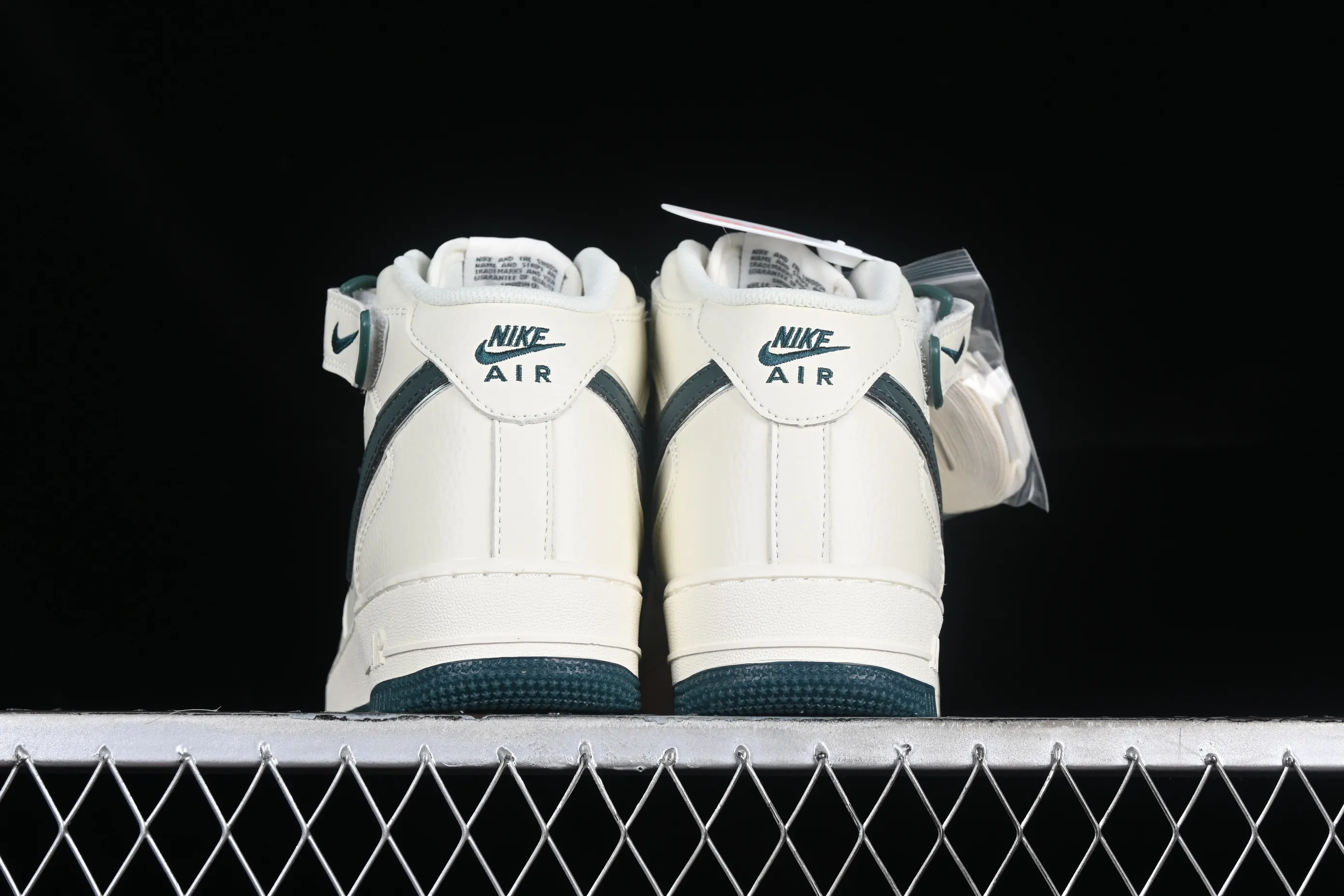 All categories Nk Air Force 1 Air Force series Nk Air Force 1 Mid Air Force mid-top Nk Air Force 1'07 Mid Beige and green two-color bottom Starry Air Force One mid-top casual sneakers XL0236-235
